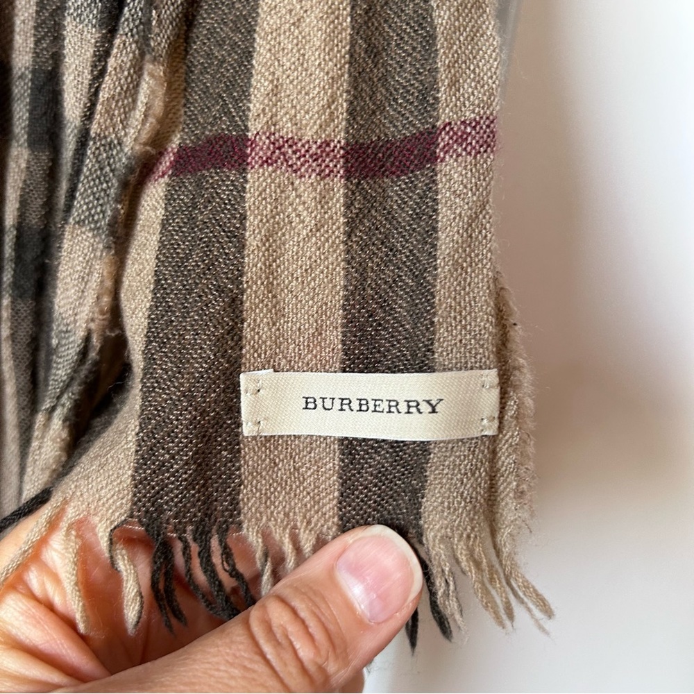 BURBERRY CHECK SCARF 🤩 - Picture 4 of 7